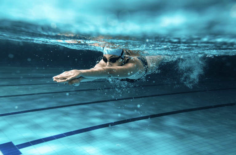 College swimmer sets school records with Vasa